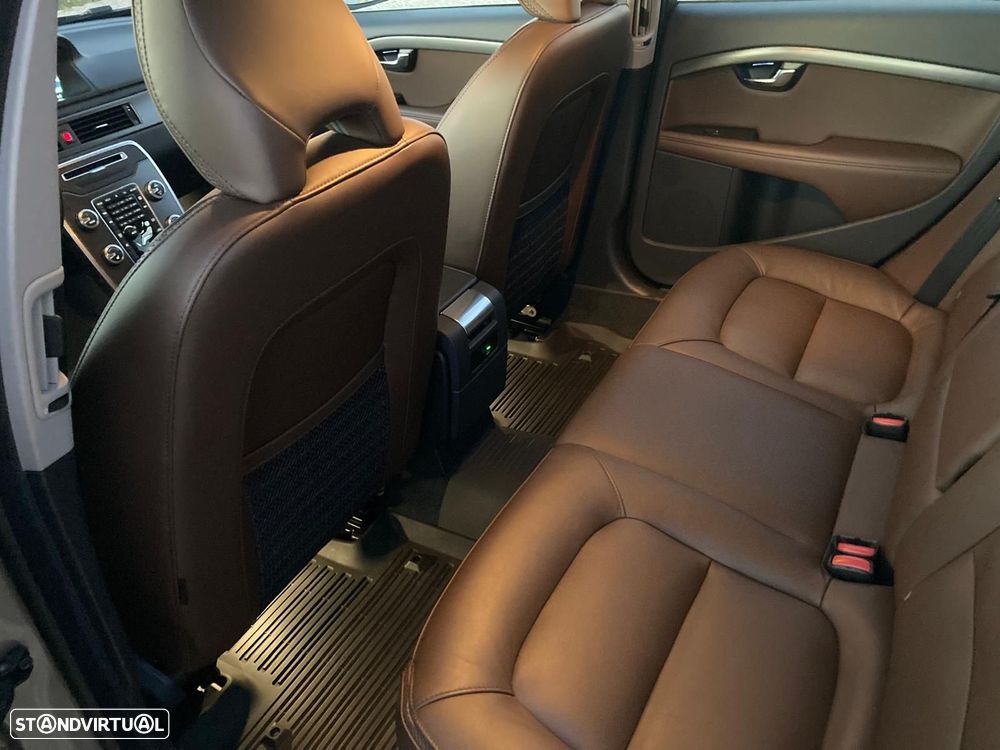 Volvo XC 70 2.4 D4 Summum AWD Geartronic - 8