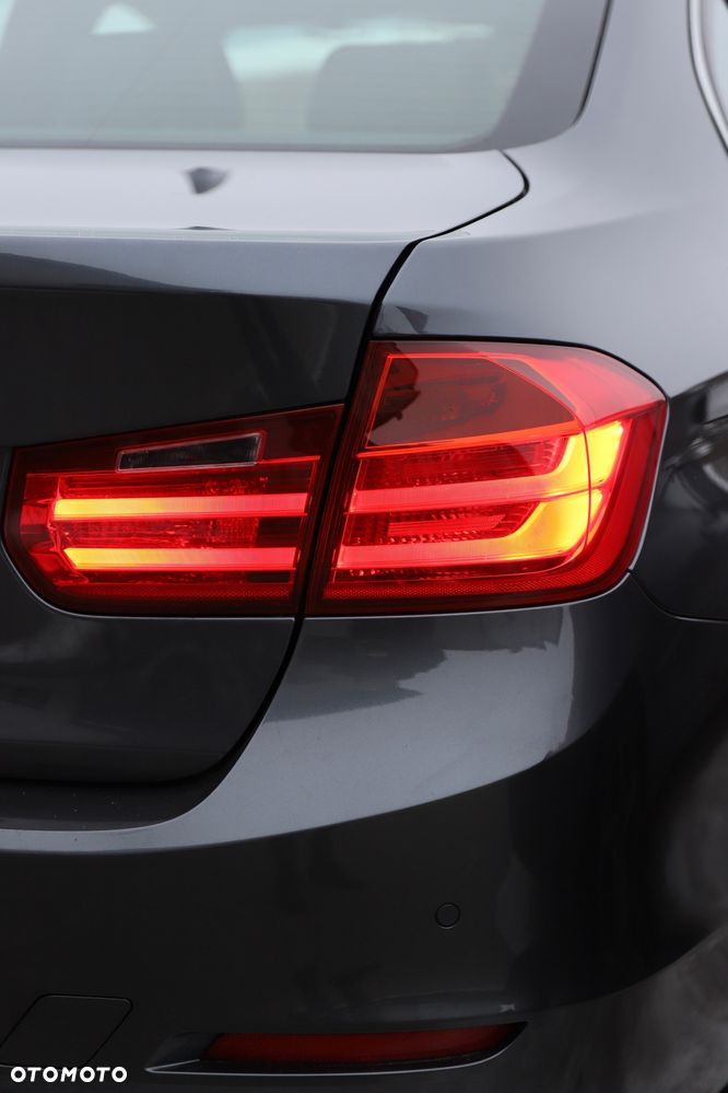 BMW Seria 3 320d Efficient Dynamics Sport Line - 16