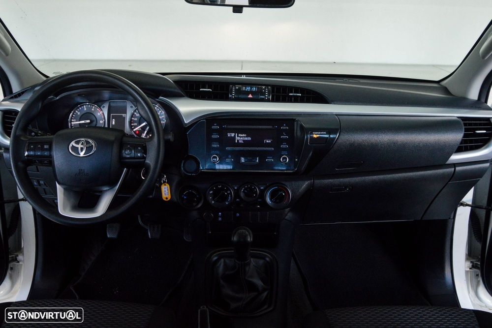 Toyota Hilux 2.4 D-4D 4WD CD CM - 8