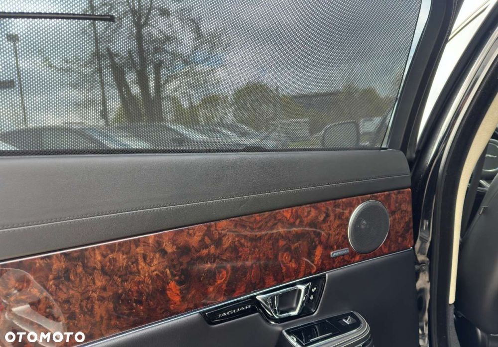 Jaguar XJ - 18