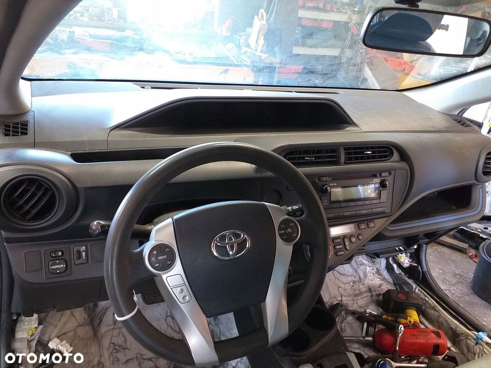 Toyota Prius C AQUA deska poduszka air bag pasy - 1