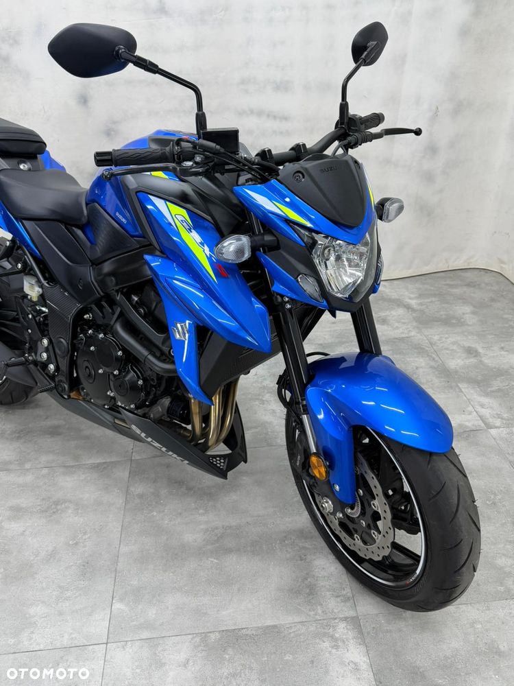 Suzuki GSX - 10