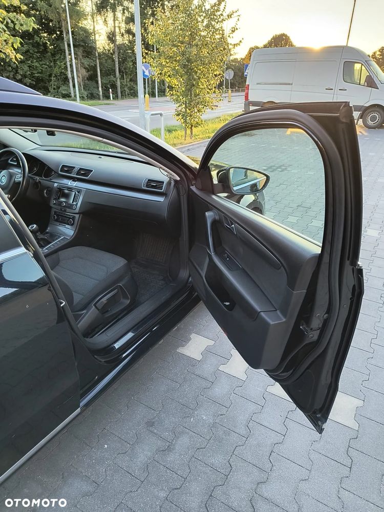 Volkswagen Passat 2.0 TDI Comfortline - 11