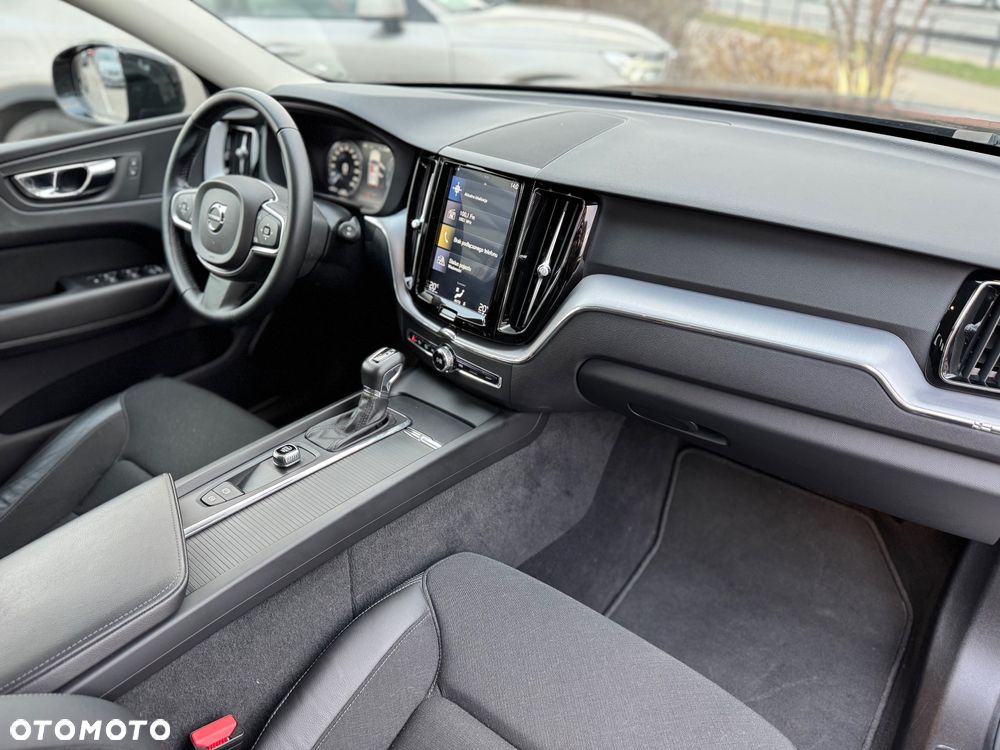 Volvo XC 60 T5 AWD Momentum Pro - 20