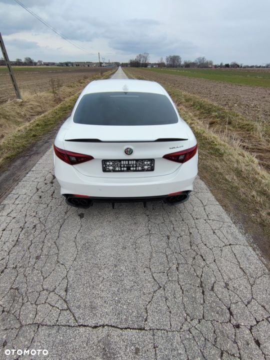 Alfa Romeo Giulia 2.9 V6 Bi-Turbo AT8 Quadrifoglio - 10