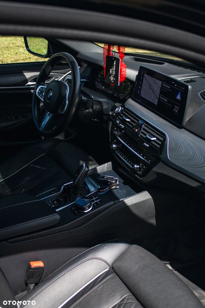 BMW Seria 5 M550i xDrive sport - 19