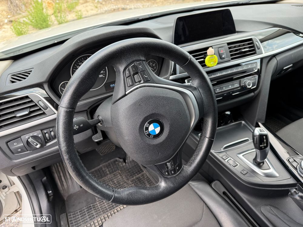 BMW 318 d Line Sport Auto - 14