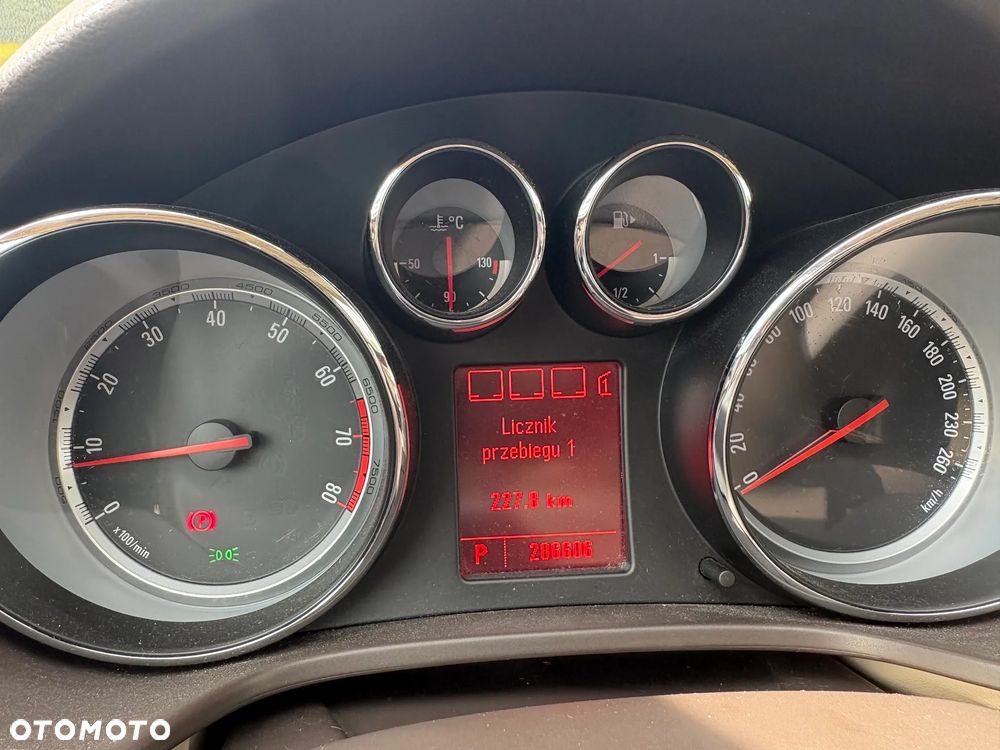 Opel Insignia 2.0 T Cosmo 4x4 - 11