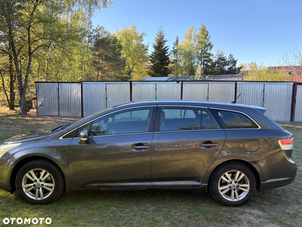 Toyota Avensis 2.0 D-4D Sol - 2