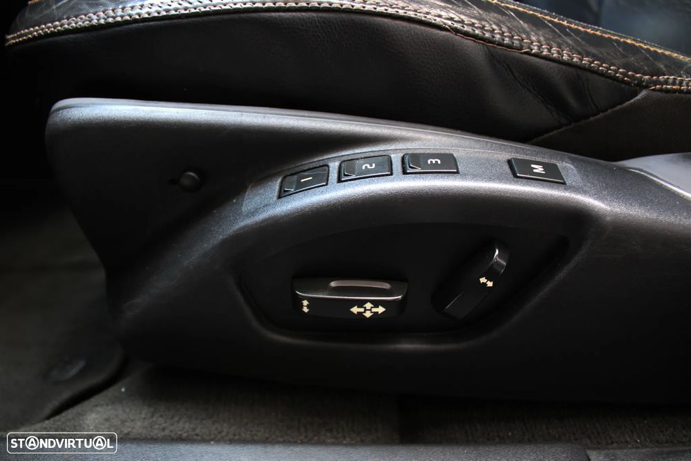 Volvo XC 60 D5 Momentum Geartronic - 44
