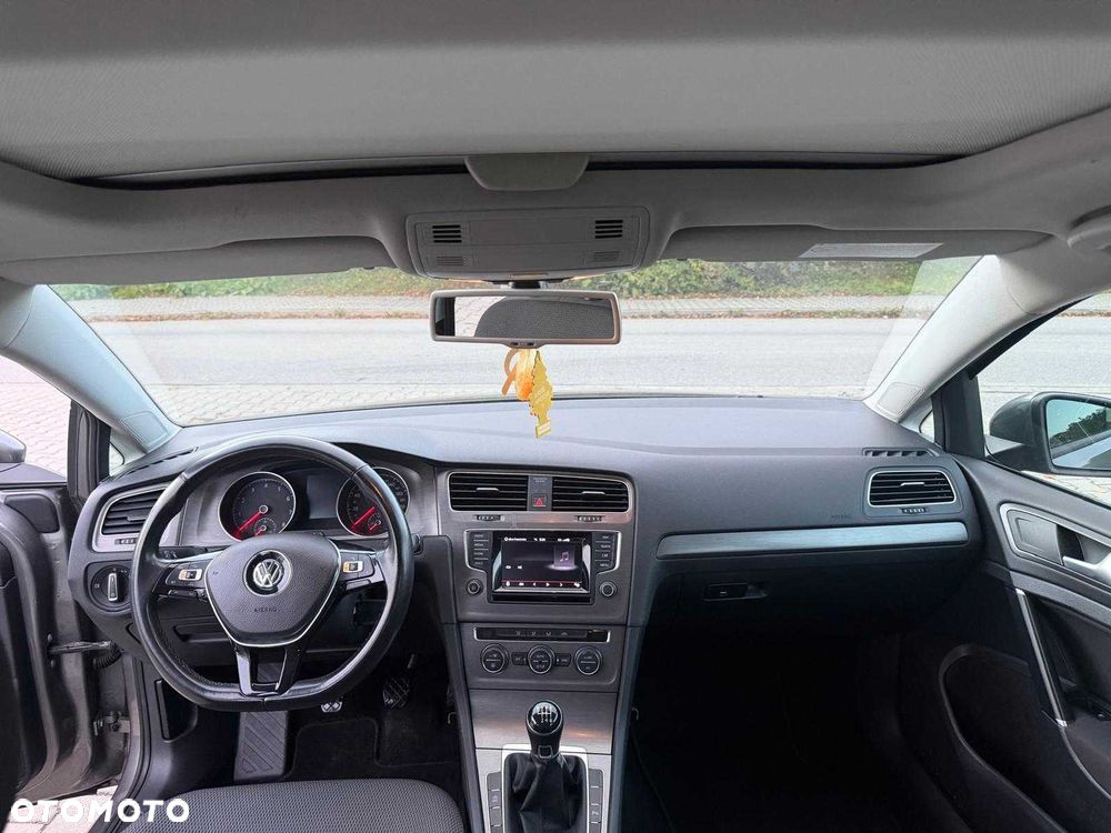 Volkswagen Golf - 6
