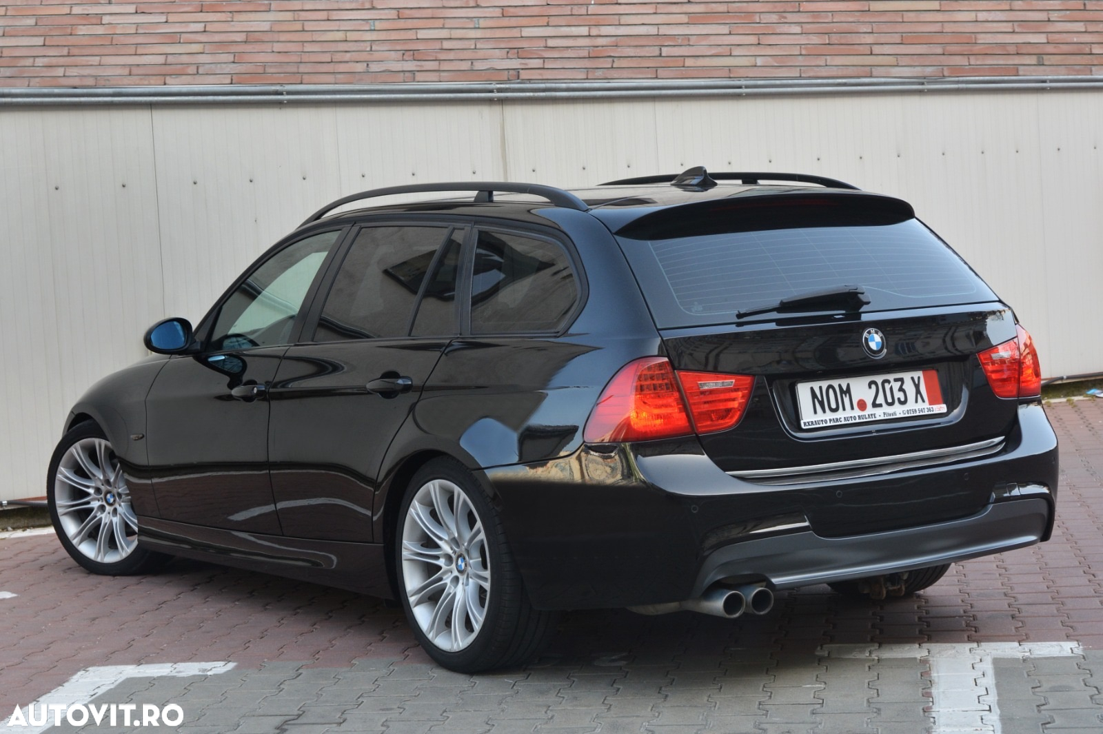 BMW Seria 3 320d DPF Touring - 12