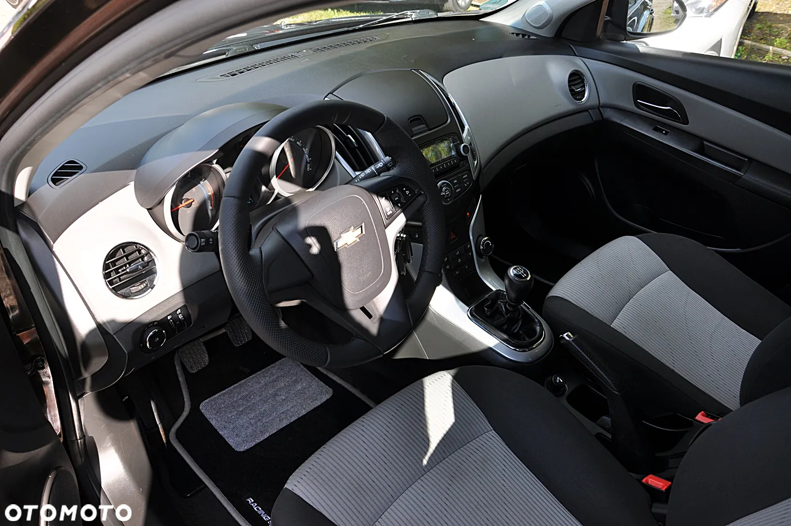 Chevrolet Cruze 1.6 LT - 16