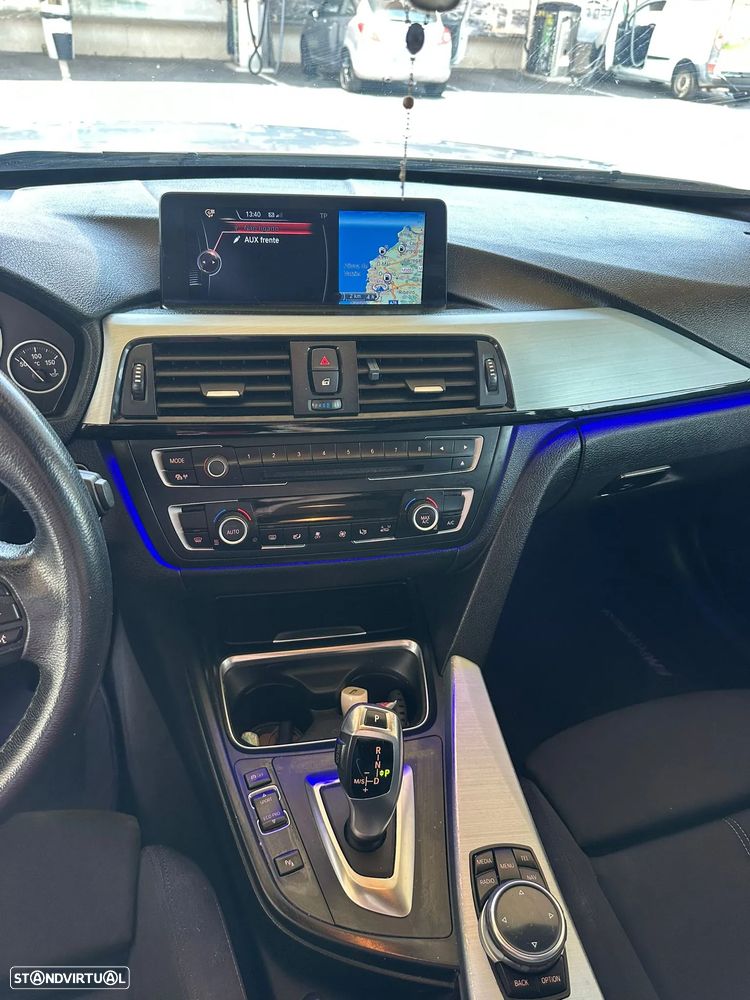 BMW 320 d Auto Line Sport — fotografia 5