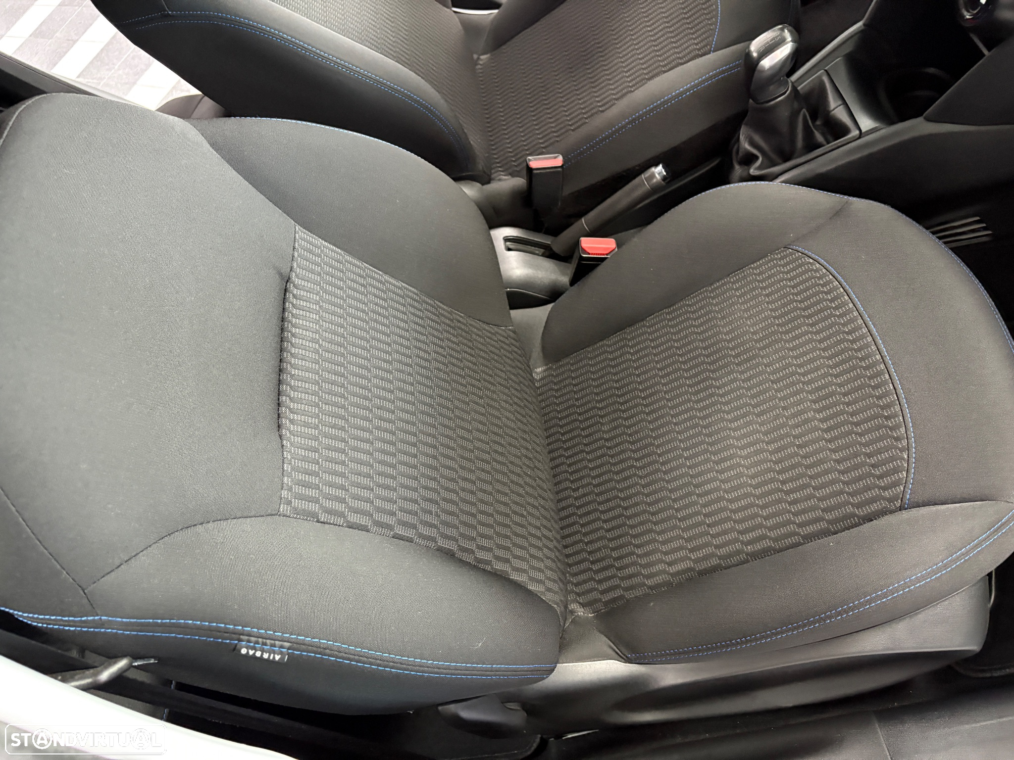 Peugeot 208 1.2 PureTech Signature - 31