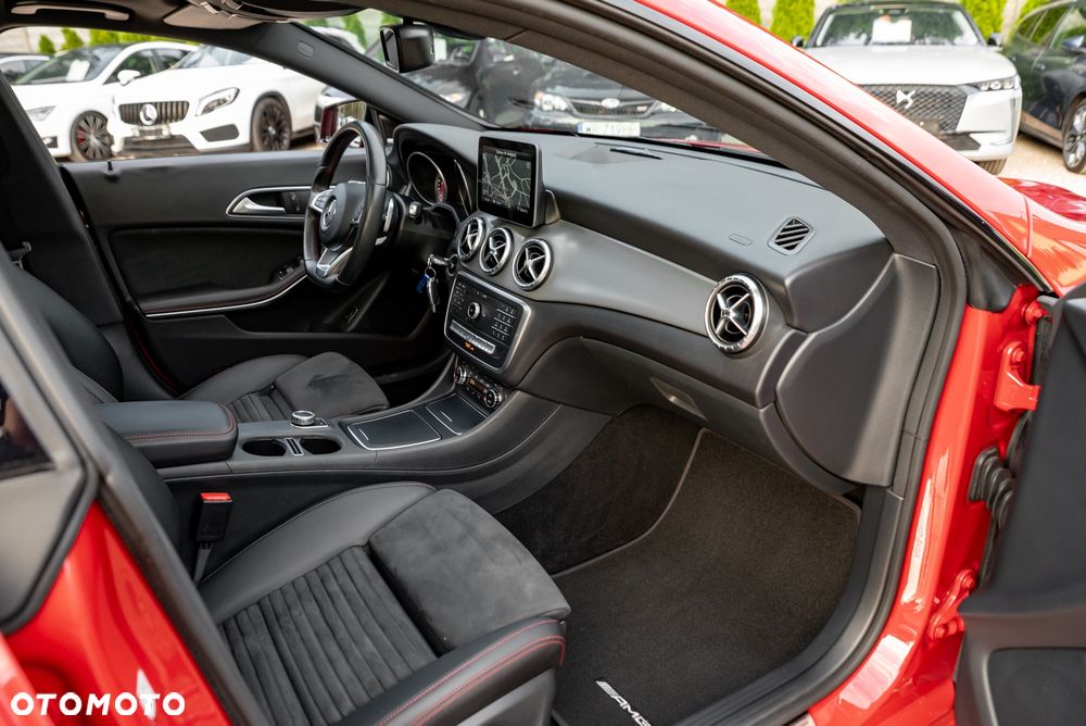 Mercedes-Benz CLA 250 4-Matic AMG Line - 25