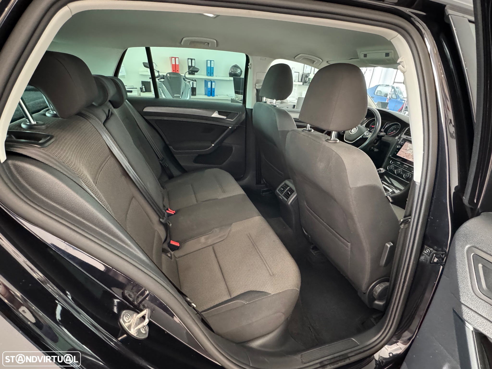VW Golf 1.6 TDI Confortline - 13
