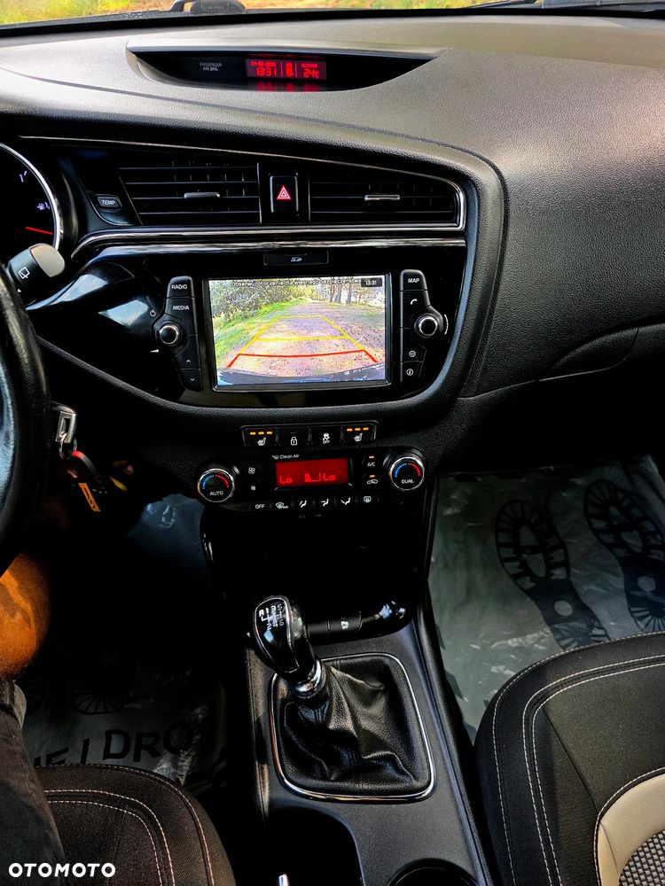 Kia Ceed 1.4 CVVT Dream-Team Edition - 9
