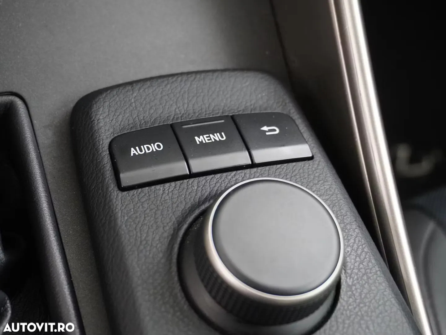 Lexus Seria IS 300h - 30