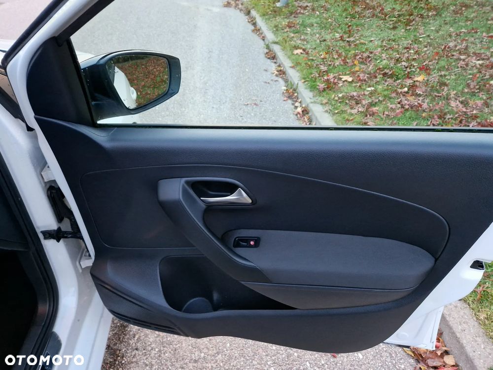 Volkswagen Polo 1.2 TSI MATCH - 8