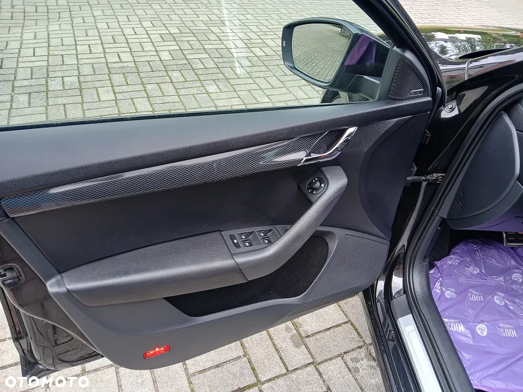 Skoda Octavia Combi 2.0 TDI DSG RS - 10