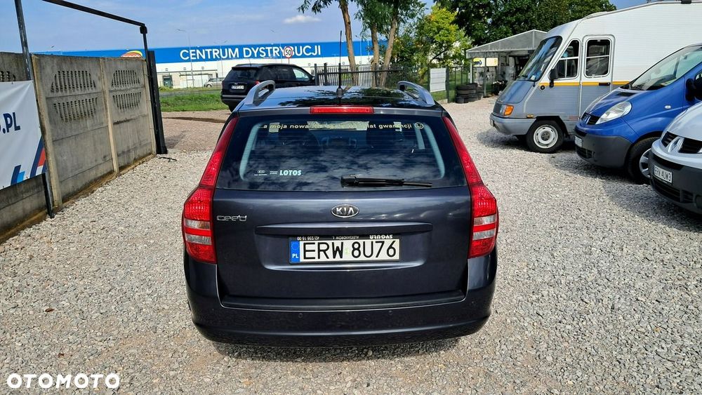 Kia Ceed - 11