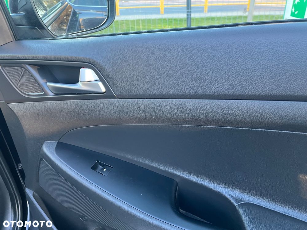 Hyundai Tucson blue 1.7 CRDi 2WD Intro Edition - 24