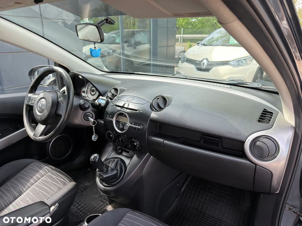Mazda 2 - 24