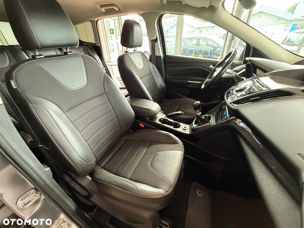 Ford Kuga 2.0 TDCi 2x4 Titanium - 35