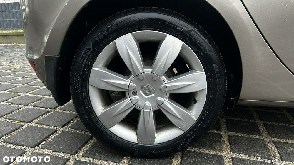 Renault Clio - 23