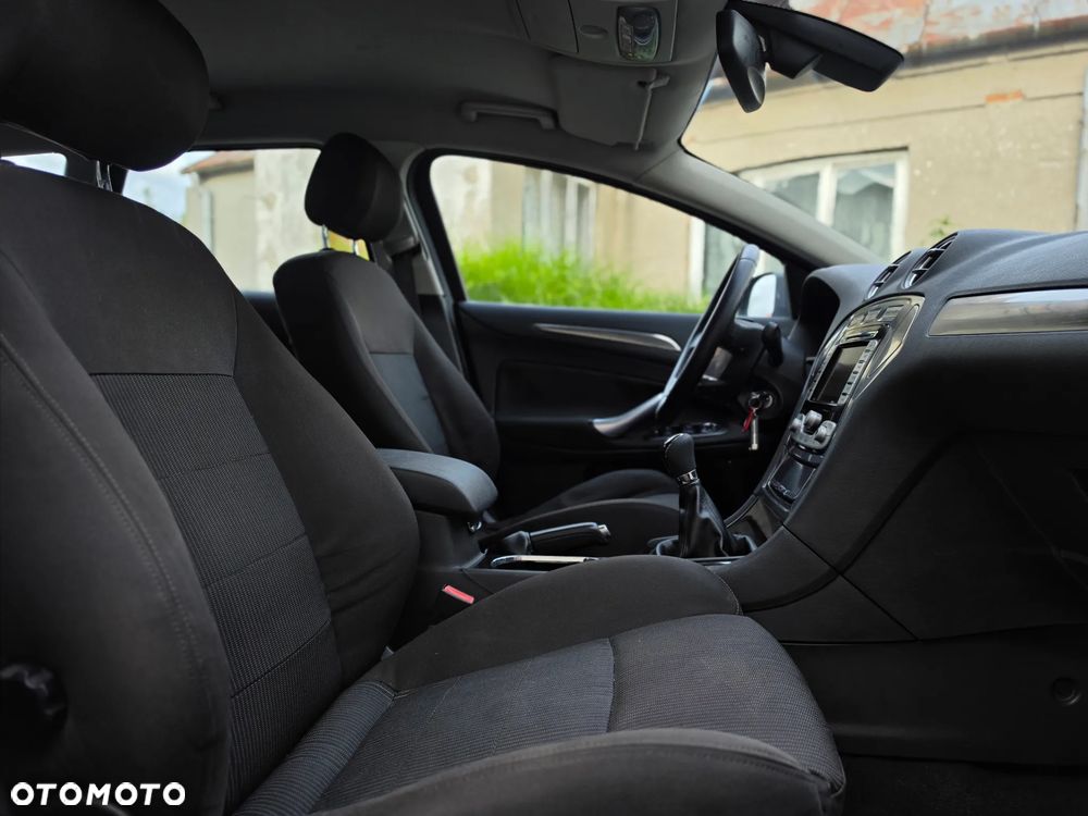 Ford Mondeo - 23
