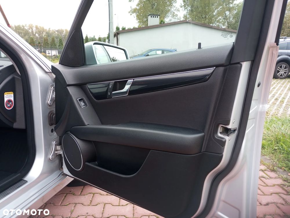 Mercedes-Benz Klasa C 180 Kompressor Classic - 3
