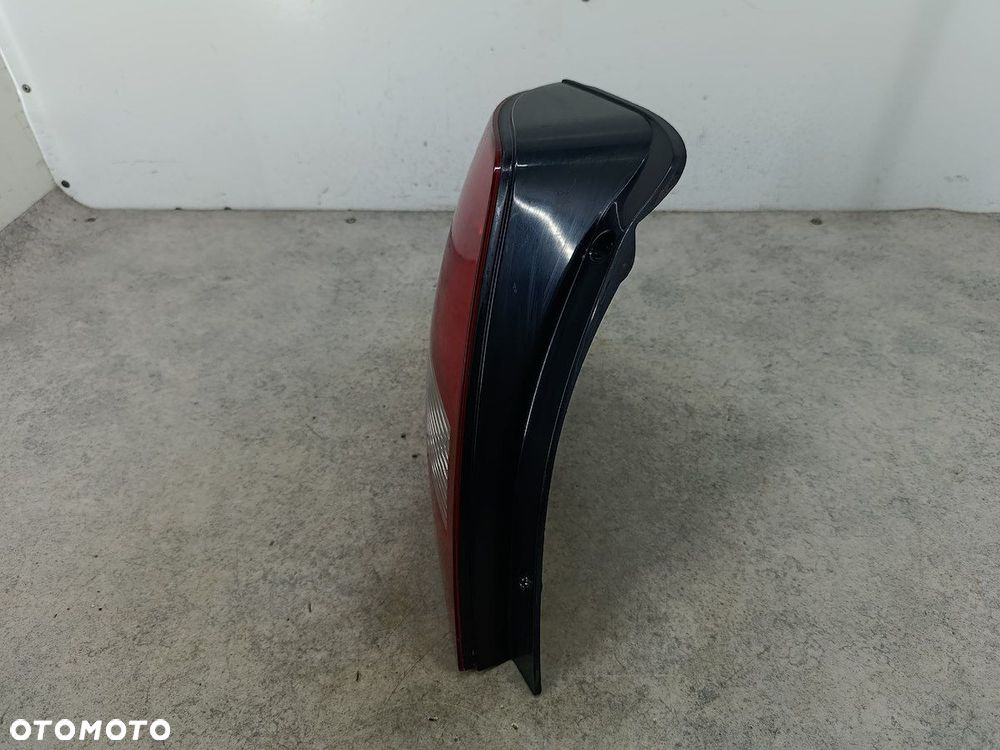 LAMPA TYLNA LEWA KIA SORENTO I - 4
