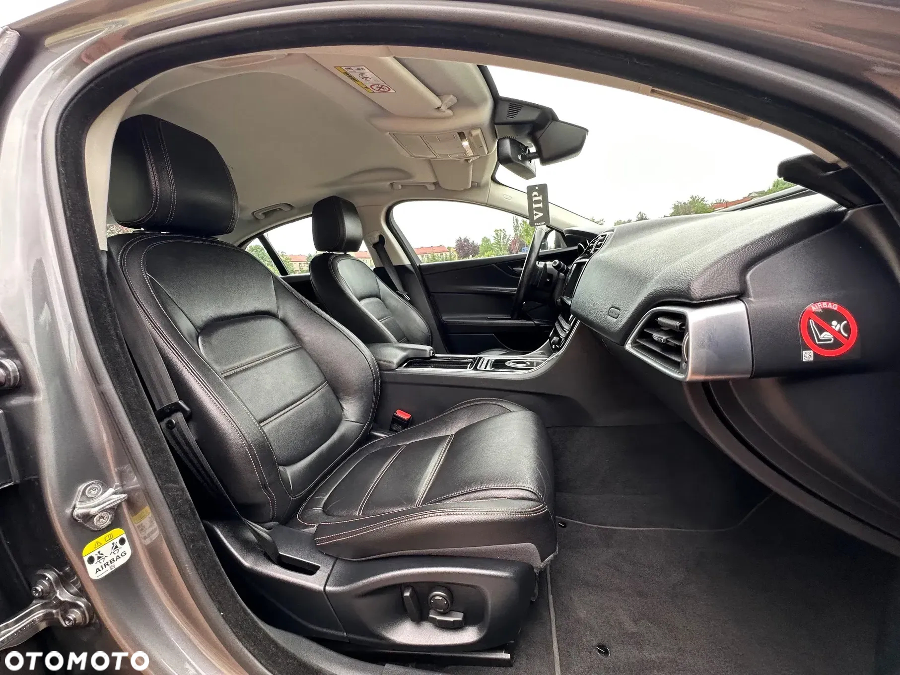 Jaguar XE - 21