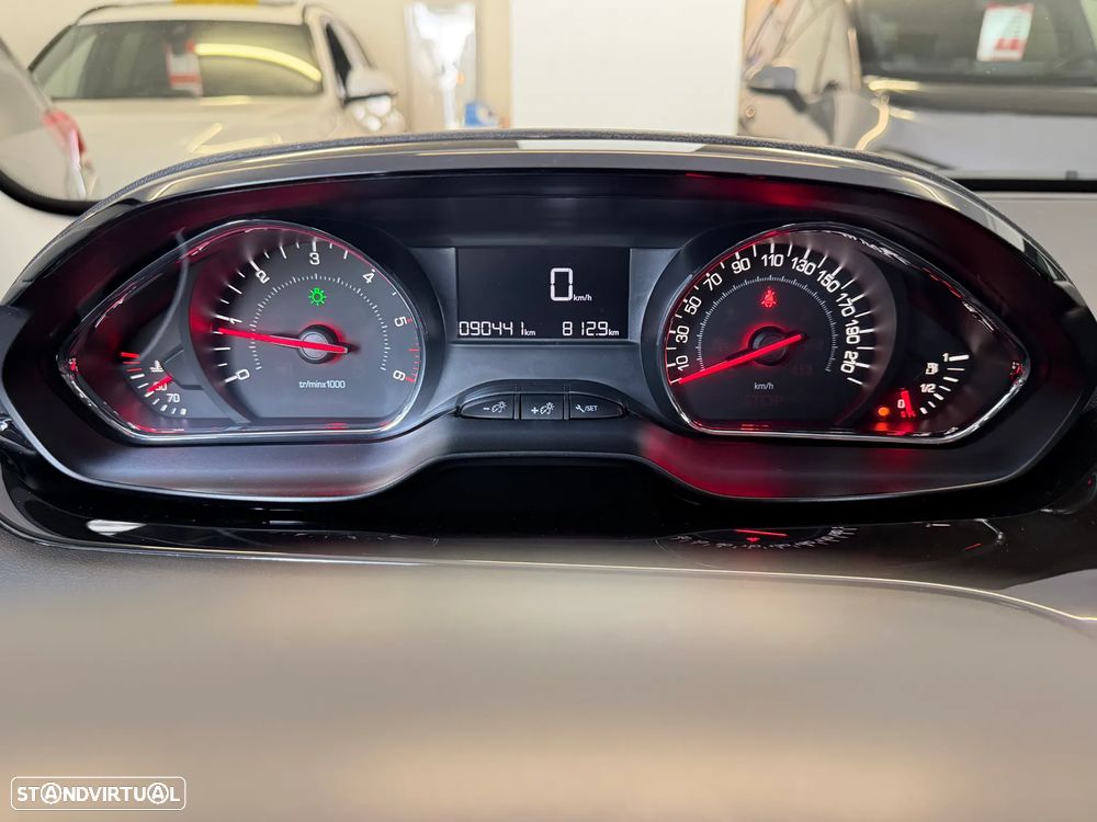 Peugeot 208 1.4 HDi SE Style - 43