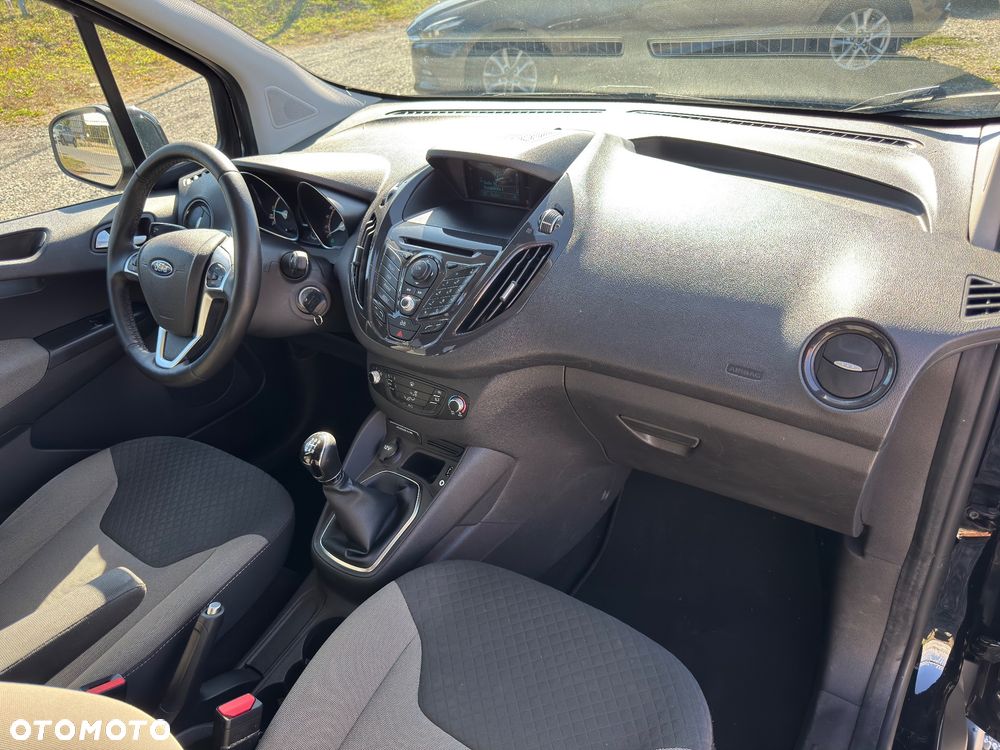 Ford Tourneo Courier 1.5 TDCi Titanium - 29