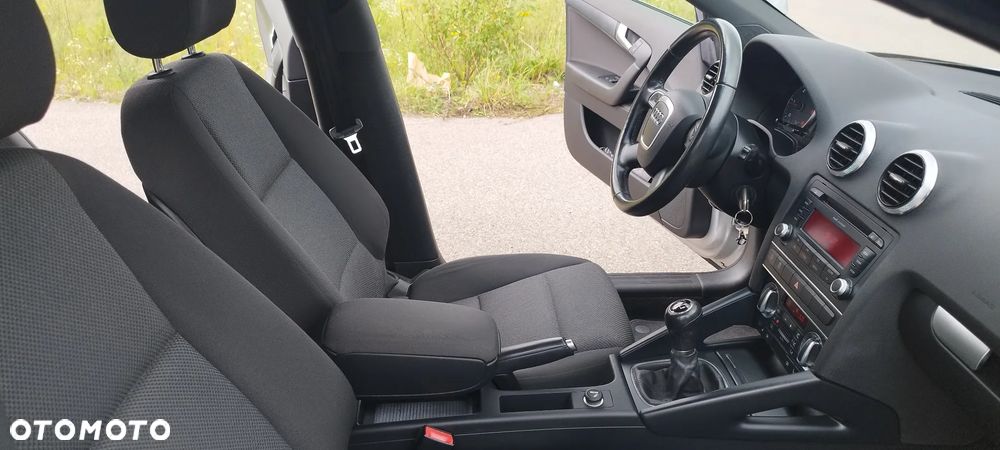 Audi A3 ver-1-6-attraction - 22