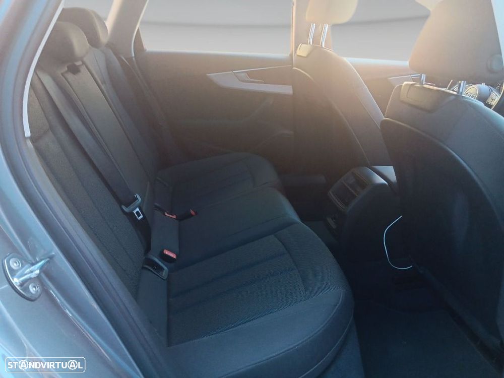 Audi A4 Avant 35 TDI S tronic - 29