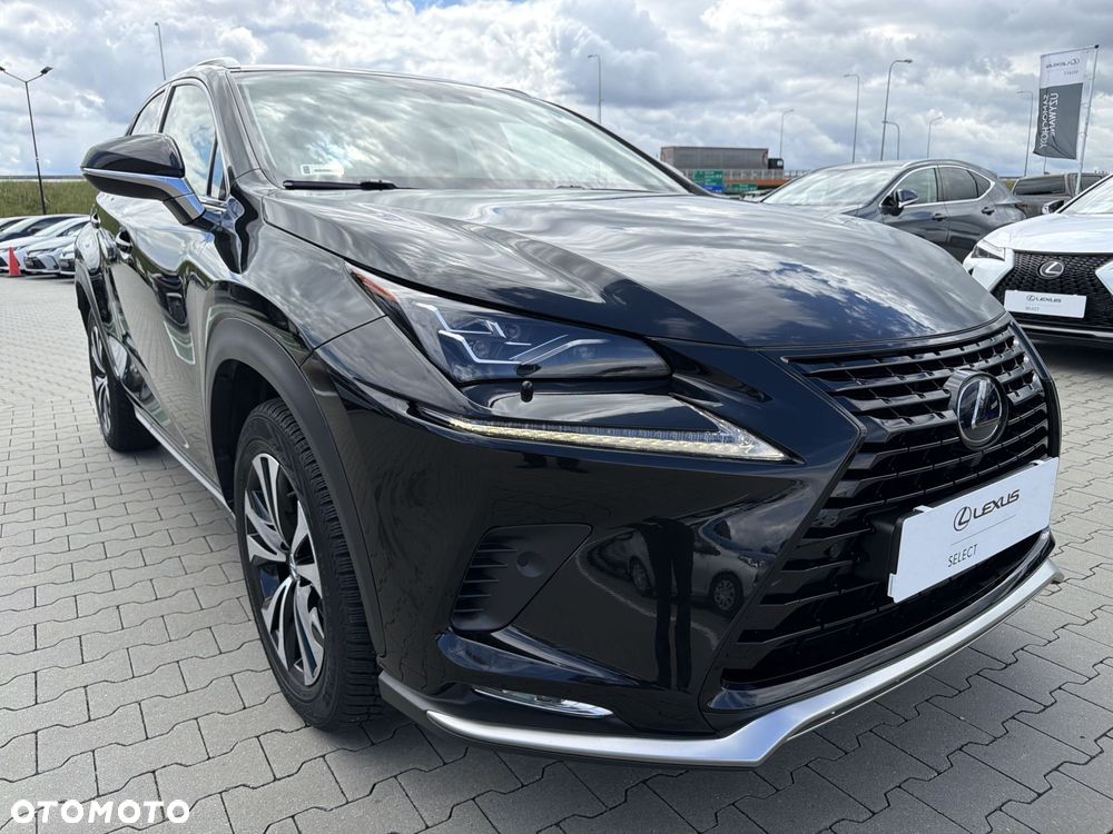 Lexus NX 300h F Impression AWD - 32