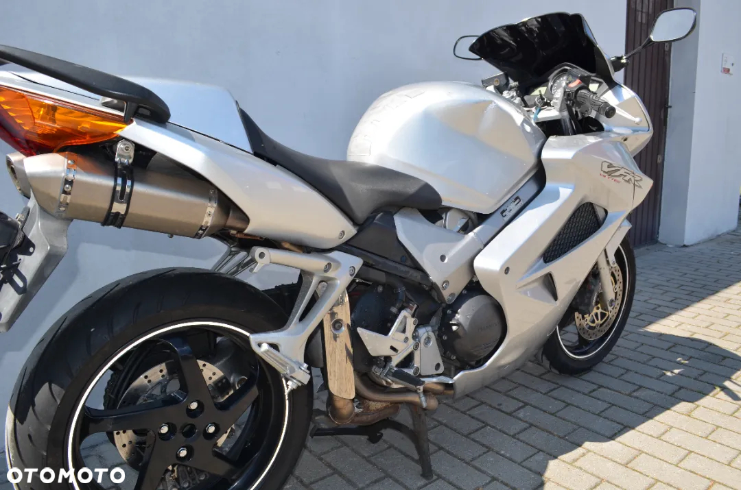 Honda VFR - 18