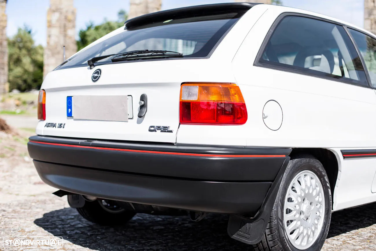Opel Astra 1.6i GT - 10