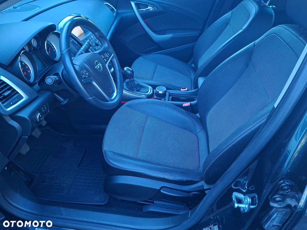 Opel Astra 1.4 T Cosmo EU6 - 11