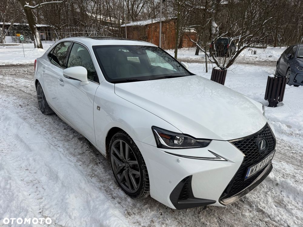 Lexus IS 300h F Sport Edition - 3