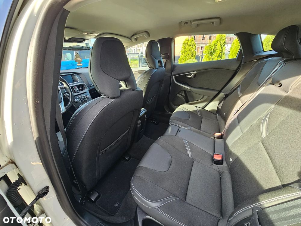 Volvo V40 D3 Momentum - 14