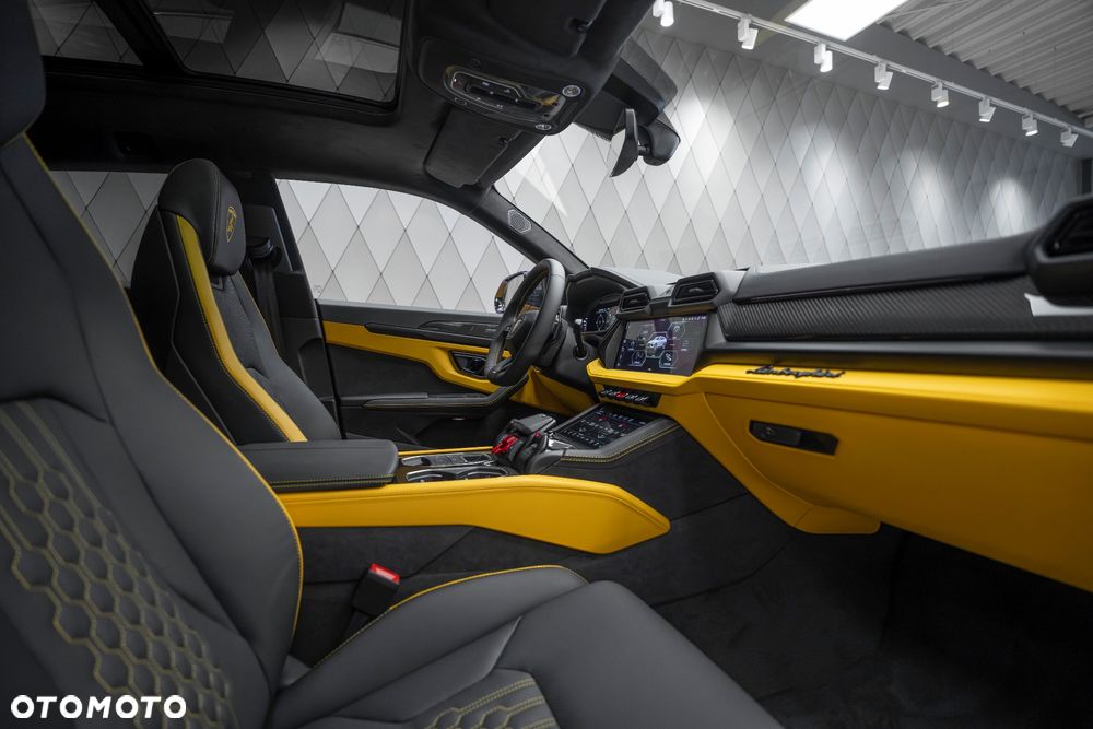 Lamborghini Urus - 16