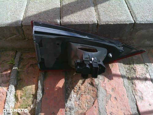 BMW X1 E84 PRAWA TYLNA LAMPA KLAPA ZWYKŁA ORYGINAŁ - 2