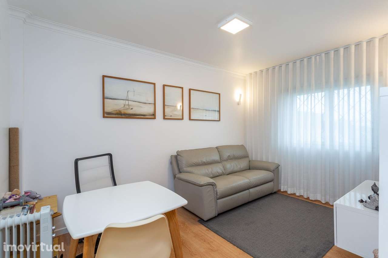 Apartamento T0 convertido em T1 no Alto do Forte - Grande imagem: 2/12