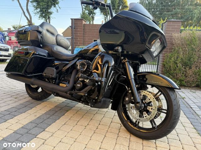 Harley-Davidson Touring Road Glide - 2