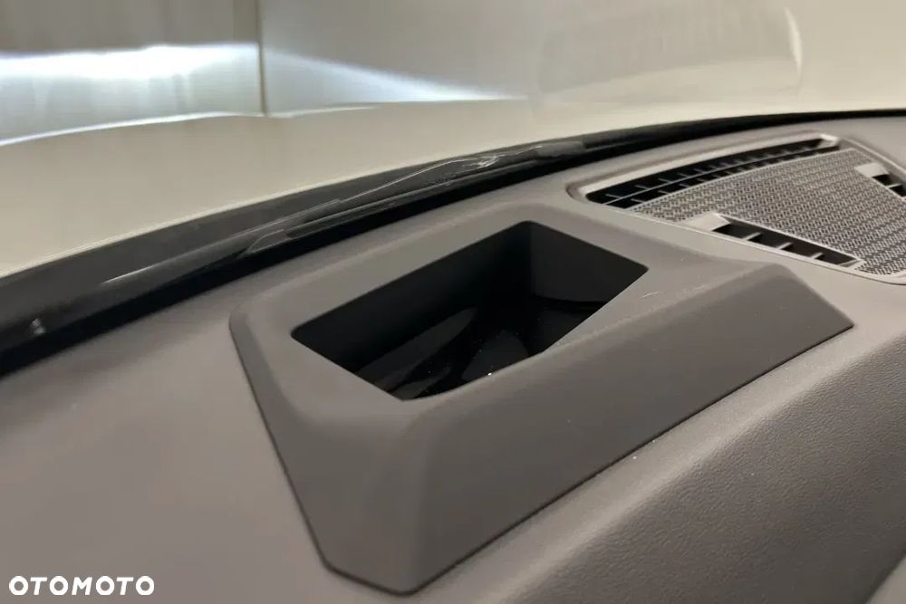 BMW iX2 eDrive20 66.5kWh M Sport - 26