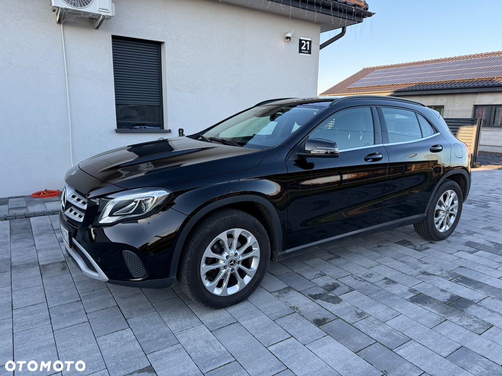 Mercedes-Benz GLA 180 7G-DCT - 2